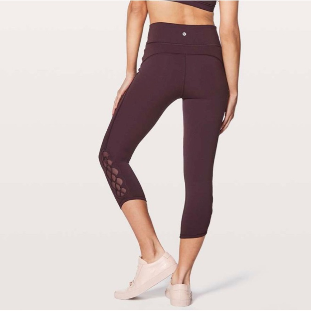 Lululemon Tied To It Crop 21" Black Cherry 10 High Rise Leggings Tights Yoga Gym - Picture 5 of 16